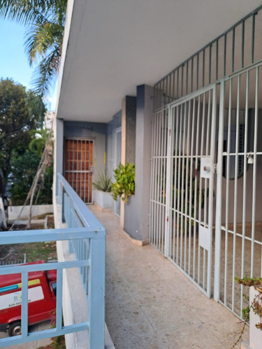Vendo Casa Para Demoler O Vivirla En El Vergel, 539 Mts.2, A 1 Esq. De La 27 De Febreroaceptamos Permuta