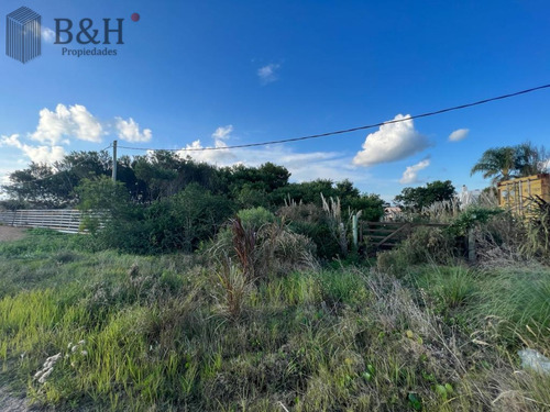 Terreno En Altos De Punta Piedras Con Vista Al Mar En  Manantiales