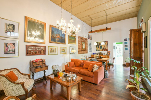 Casa De 3 Dormitorios Con Parrillero Terraza Patio Y Jardín Centro Echesortu