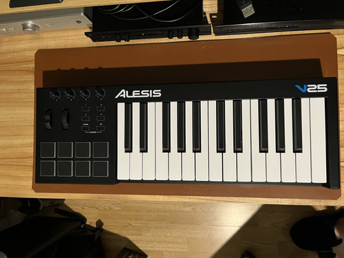 Teclado Alesis V25 Igual A Nuevo En Caja (Usado)