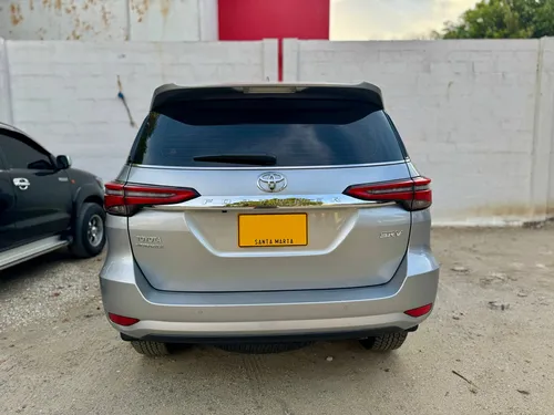 Toyota Fortuner 2.4 Diésel Srv 4X2
