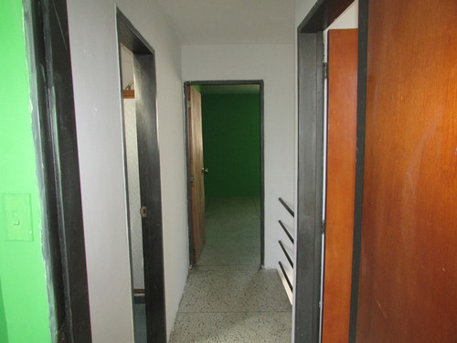 Imagen 8 de 12 de Vende. Th. 74m2. Pque Valencia. Agosto22. Sandra Niño