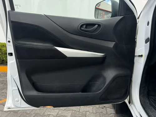 Nissan Np300 2020