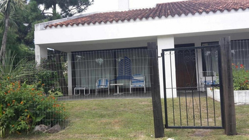 Casa En Venta 4 Dormitorios Y Dependencia - Ref: 897