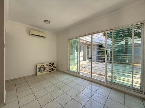 Casa En Venta En Boca Del Río, Veracruz Col. Graciano Sánchez Romo, De 4 Recamaras Y 4 Baños. A 5min Del Centro De Boca Del Rio, Plaza El Dorado Y Playas De Boca Del Rio.