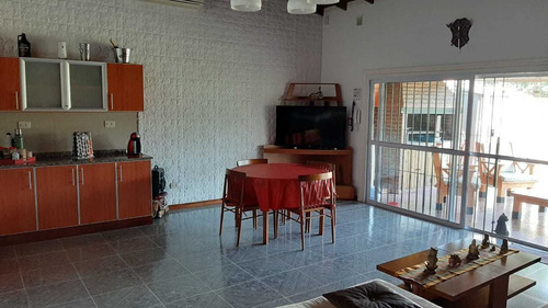 Casa En Venta En De Vicenzo Grande.del Viso Pilar