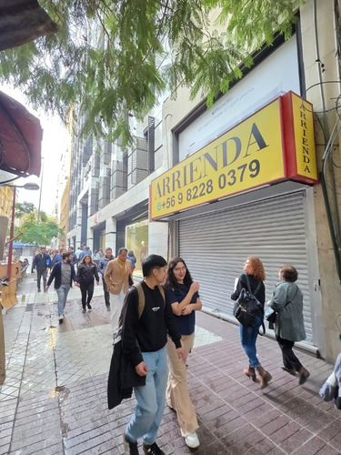 Moderno Local Comercial, Colindante Acceso Mall Vivo Imperio