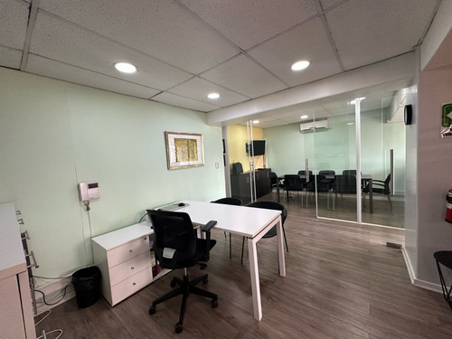 Arriendo Oficina 5 Privados, Sala De Reuniones, 2 Baños