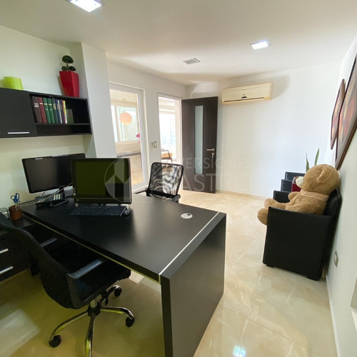 En Venta: Exclusiva Casa, Estilo Moderno De 560m2. Ubicada En La Mejor Zona De Puerto Ordaz. Conj. Res. San Marteen, Urb. Altos De Chilemex.