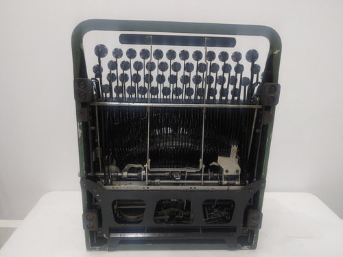 Maquina De Escrever Olivetti Studio 42 - Ano 1936 - Verde (Usado)
