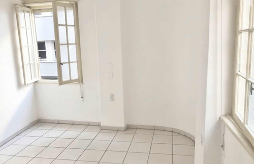 Sala Comercial Com Banheiro E Copa