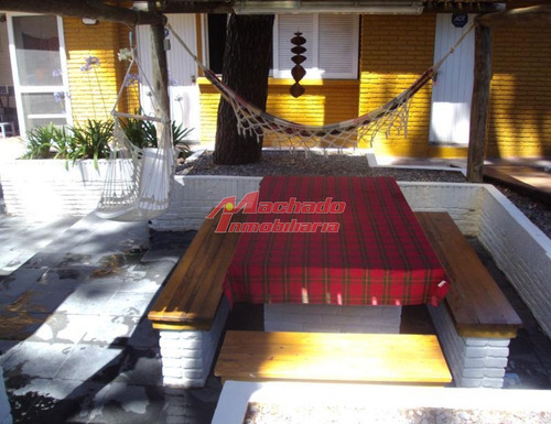 Casa De Cuatro Dormitorios Con Piscina - San Rafael- Ref: 5524