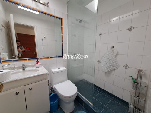 Casa En Venta De 4 Dorm., Colegio Saint Johns, En Las Condes
