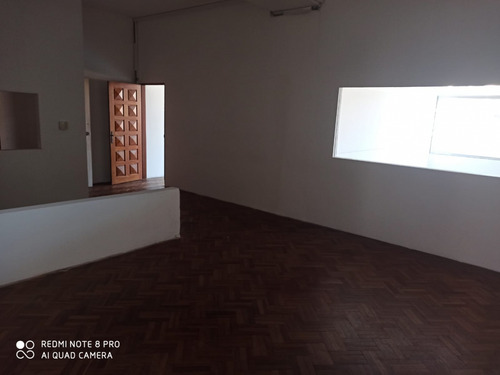 Oficina De 300m2, 8 Privados. 18 De Julio Y Martin C. Martínez