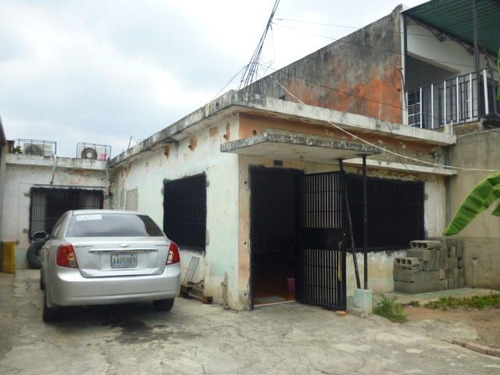   Maribelm & Naudye, Venden Casa Con Porche, Amplio Patio En  El Centro-oeste, Barquisimeto  Lara, Venezuela,  4 Dormitorios  3 Baños  120 M² 