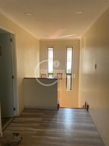 Casa En Venta De 5 Dorm. En La Florida