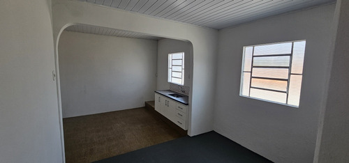 Casa De 2 Quartos Com Edícula