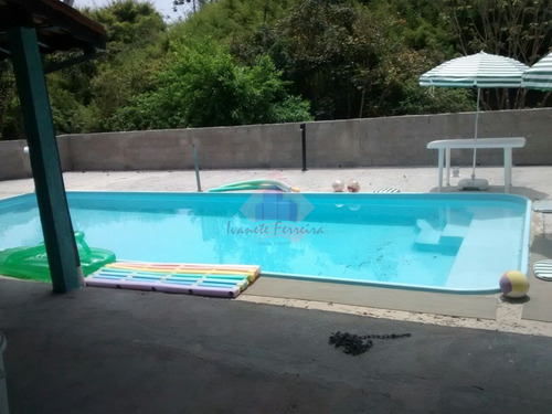 Chácara Mobiliada Santa Branca, 03 Dorm 1 Suíte, 4 Vagas, Piscina, Churrasqueira, Cozinha Caipira Com Fogão De Lenha, Forno De Pizza, Salão De Festas. - Ch00003 - 69184684