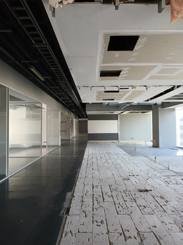 Rento Oficina 630 M2, En El Mejor Corredor De Edificios Corporativos De Oficinas
