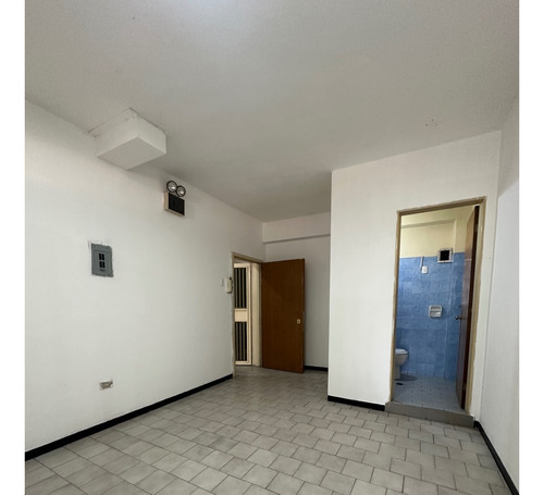 En Venta Edificio Comercial En El Corazón De Guarenas. Kn