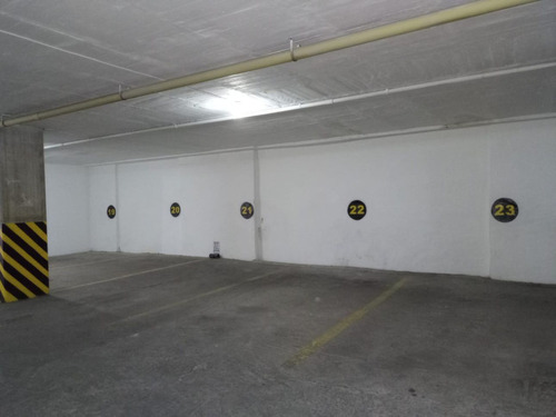 Oficina En Venta En El Lago. Cod V16477