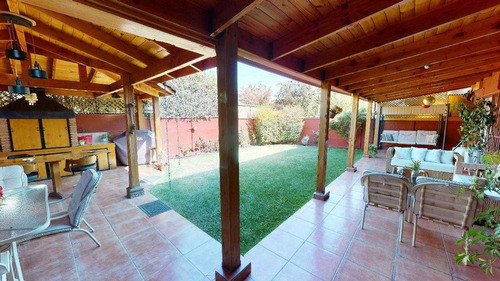 Impecable, Muy Bien Emplazada, Cercana A Colegio Dunalastair