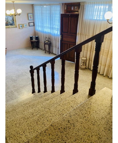 Piedra Azul. Venta Casa 189m2 3h+s/2.5b/1p. 2341