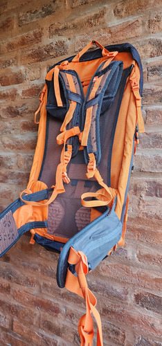 Mochila Trekking Quechua Forclaz 40 Air Plus. Decathlon Azul Oscuro Liso (Usado)