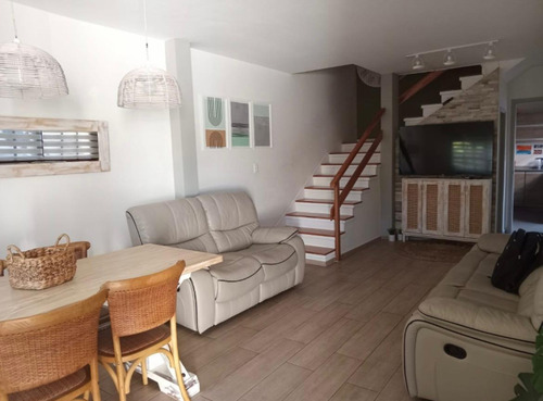 Casa En Venta De 2 Dormitorios C/ Cochera En Malvin