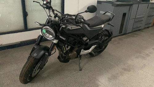 Husqvarna Svartpilen 200 Cerok