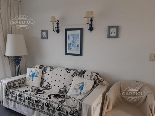 Imagen 2 de 23 de Apartamento 2 Dormitorios En Playa Mansa Primera Linea. Punta Del Este.