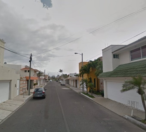 Casa De Adjudicación Bancaria En Venta Ubicada En C. Mero, Costa De Oro, Boca Del Río, Veracruz. Cmr,