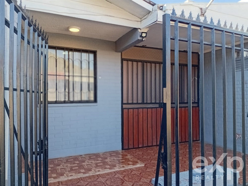 Casa En Venta De 2 Dorm. En Lampa