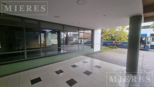 Oficina De 135 M2 Planta Baja En Alquiler En San Isidro