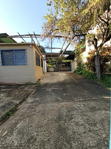 Imagen 3 de 13 de Excelente Casa Con Oficina Y Galpón Para Negocio
