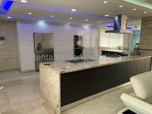 Buscas Una Quinta Donde Puedas Compartir Momentos Con Tus Familiares Y Amigos? Aqui La Tienes,moderna, Calle Cerrada Vigilancia Privada,amplia Y Bella Cocina Para Disfrutarla. Está En Alto Hatillo