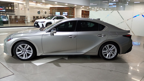 Lexus IS 4p 300 Premium L4/2.0/T Aut