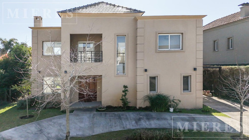 Casa En Venta Sobre Lote Interno En Los Alisos, Nordelta