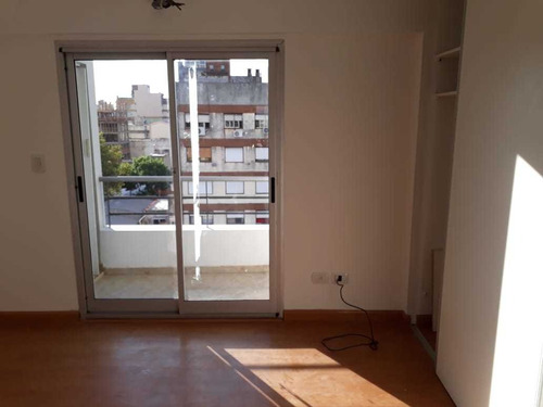 Dpto Frente 2 Ambientes Balcón