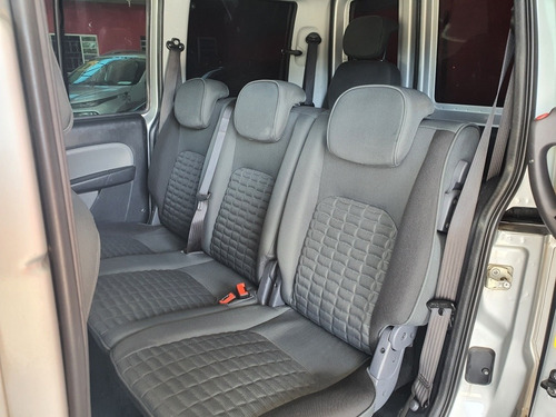 Imagem 13 de 15 de Fiat Doblo 2014 1.8 16v Adventure Flex 5p