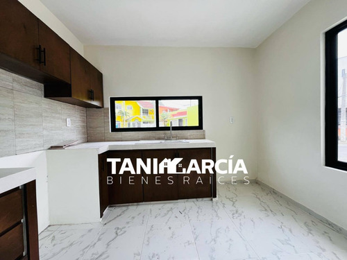 Vendo Casa Nueva, Moderna En Fortín, Con Doble Cochera.