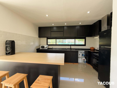 Casa En Venta - 4 Dormitorios 4 Baños - 1.750mts2 - La Plata