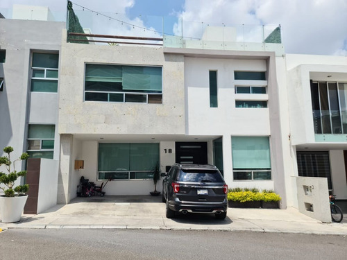 Se Vende Casa En Centro Sur, Claustros De Las Misiones, 4 Recamaras, 4.5 Baños..