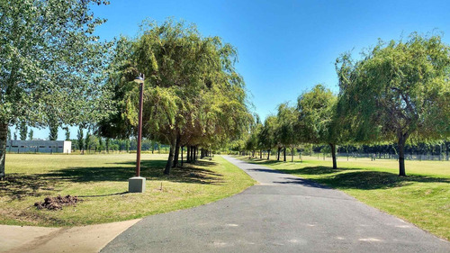 Haras De Funes / Barrio Privado - Seguridad 24hs. Lote De 1028 M2