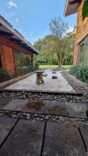 Inigualable Residencia En Venta En Jardines De Ahuatepec, Cuernavaca