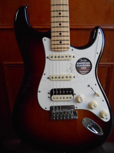 Fender American Standard Stratocaster + Case + Strap + Lock