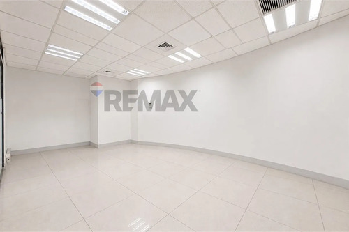 Local Comercial 1.002 M² Paseo Huérfanos