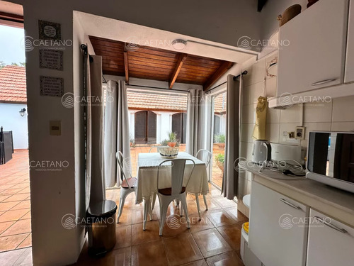 Vende Casa De 4 Dormitorios Con Piscina Y Gran Parque En Golf, Punta Del Este