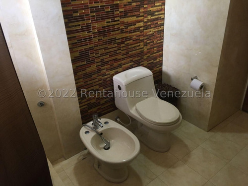 Imagen 28 de 30 de Casa En Venta En La Rosaleda Este De Barquisimeto Lara 0-4-2-4-5-9-3-7-5-4-2 Código Mls Rent-a-house: 22-20967, Cuenta Con 3 Habitaciones, 3 Baños, 156 Mts2, Conjunto Privado