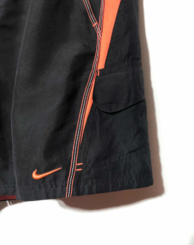 Short Nike Vintage Bordado 2000s Sin Forro Middle Swoosh (Usado)